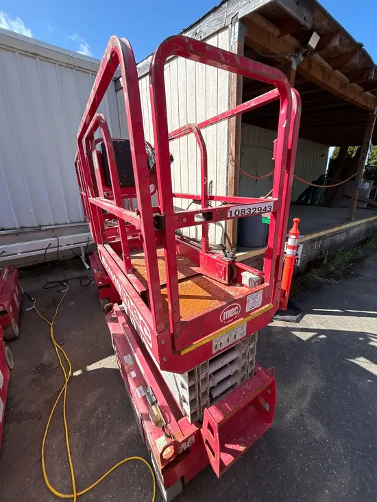 2018 MEC MICRO 19 Scissor Lift