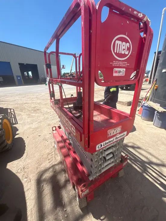 2018 MEC MICRO 19 Scissor Lift