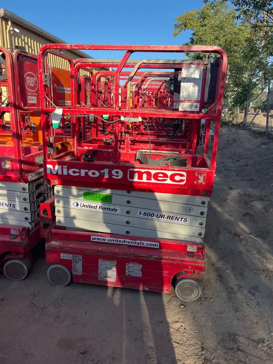2018 MEC MICRO 19 Scissor Lift
