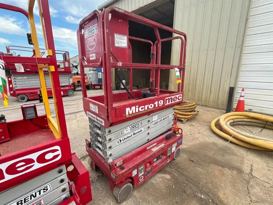 2019 MEC MICRO 19 Scissor Lift