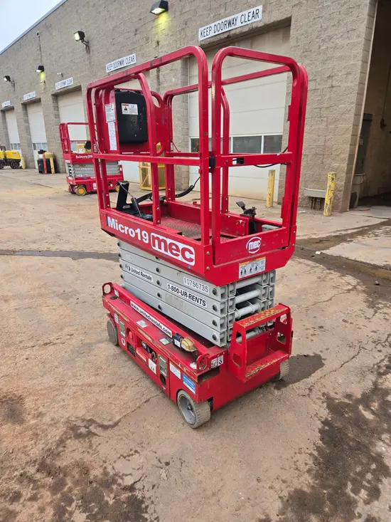 2018 MEC MICRO 19 Scissor Lift