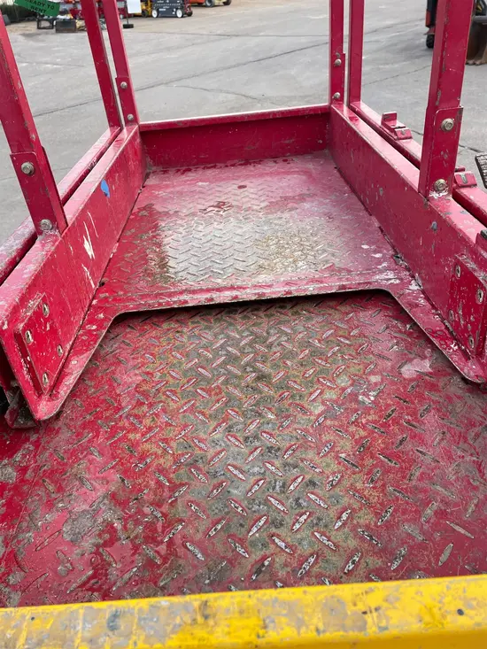 2018 MEC MICRO 19 Scissor Lift