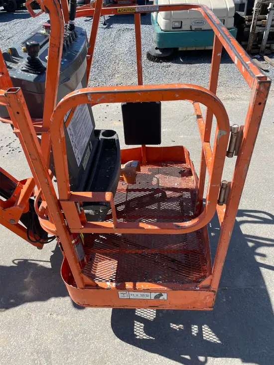 2015 JLG E400AJPN Articulating Boom Lift
