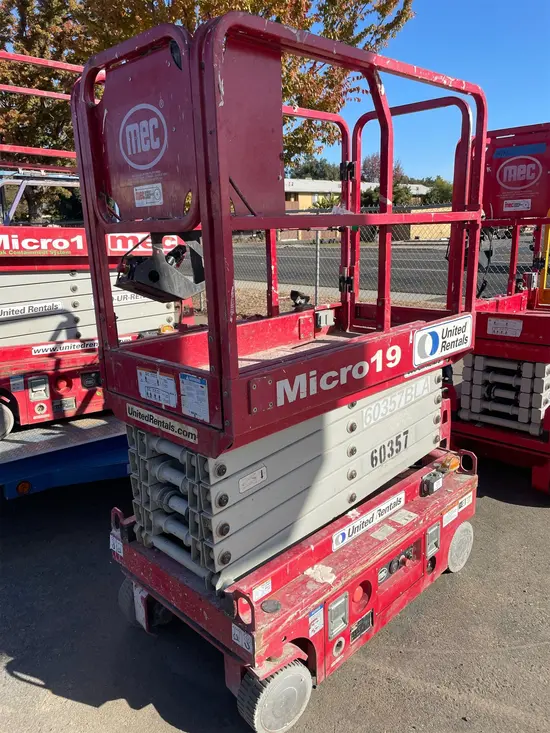 2018 MEC MICRO 19 Scissor Lift