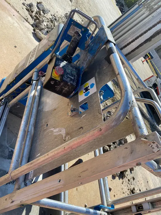 2017 Genie GR-20 Self-Propelled One-Person Lift