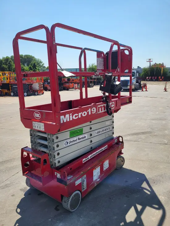 2018 MEC MICRO 19 Scissor Lift
