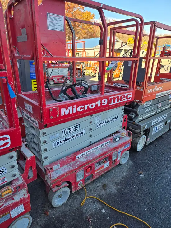 2018 MEC MICRO 19 Scissor Lift