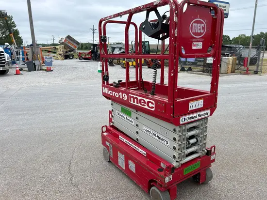 2018 MEC MICRO 19 Scissor Lift