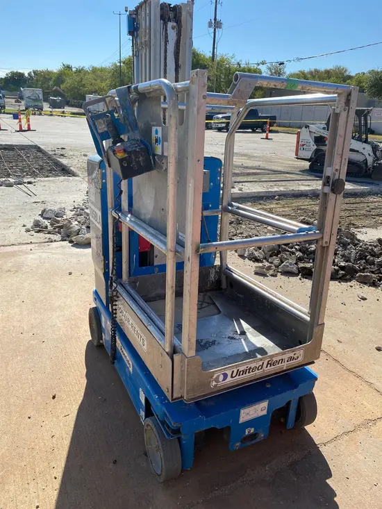 2017 Genie GR-20 Self-Propelled One-Person Lift