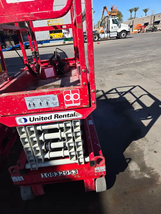 2018 MEC MICRO 19 Scissor Lift