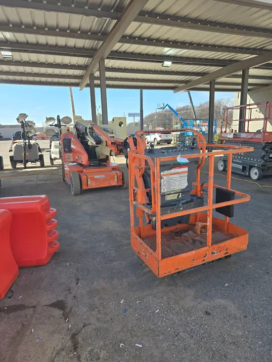 2013 JLG E400AJPN Articulating Boom Lift