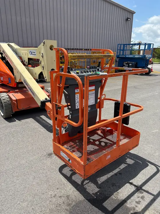 2017 JLG E400AN Articulating Boom Lift