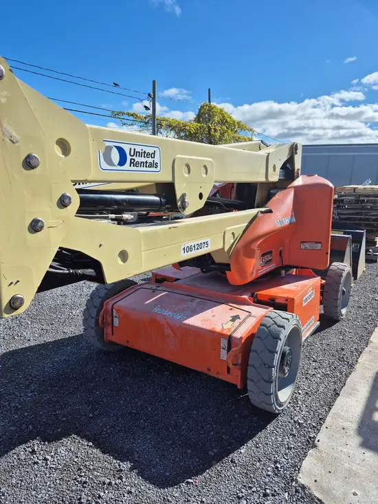 2017 JLG E450AJ Articulating Boom Lift