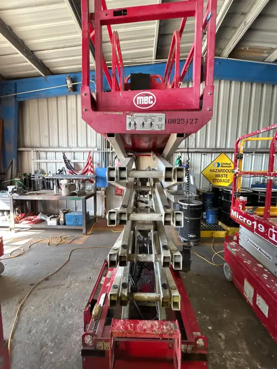 2018 MEC MICRO 19 Scissor Lift