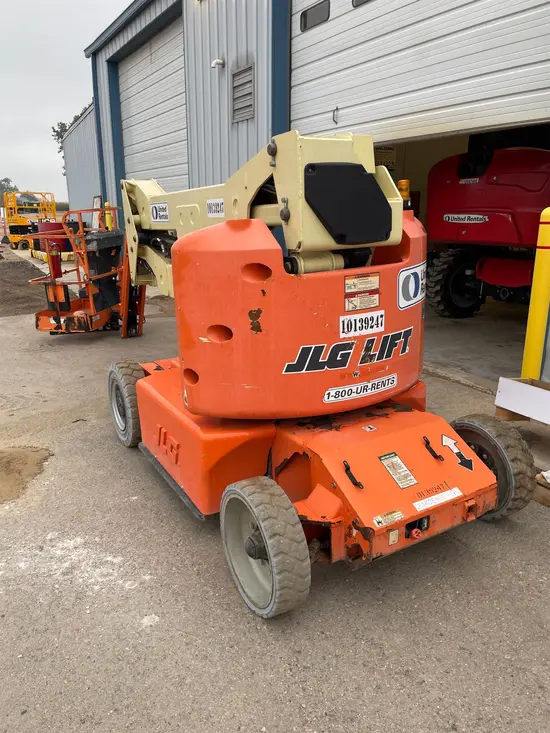 2013 JLG E400AJPN Articulating Boom Lift