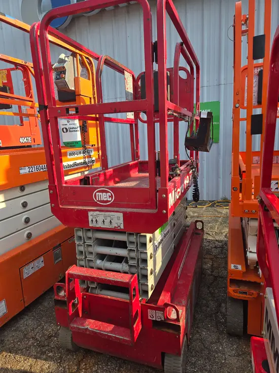 2018 MEC MICRO 19 Scissor Lift