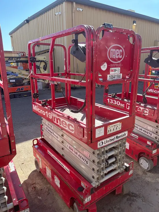 2018 MEC MICRO 19 Scissor Lift