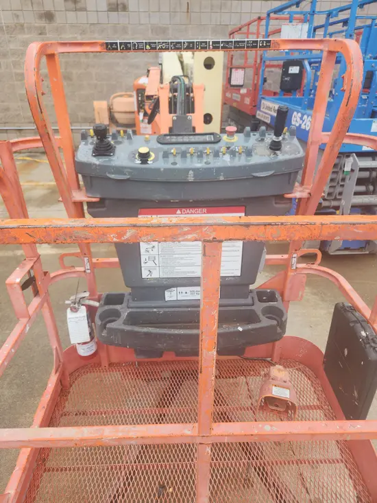 2016 JLG E400AJPN Articulating Boom Lift