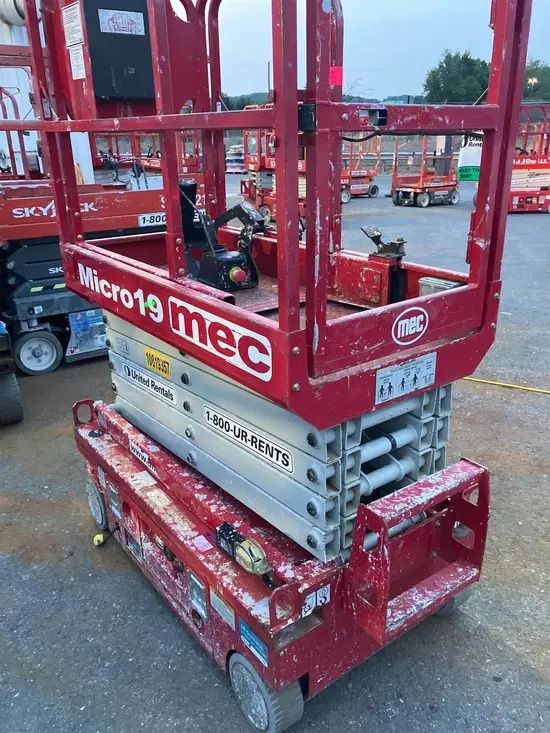 2018 MEC MICRO 19 Scissor Lift