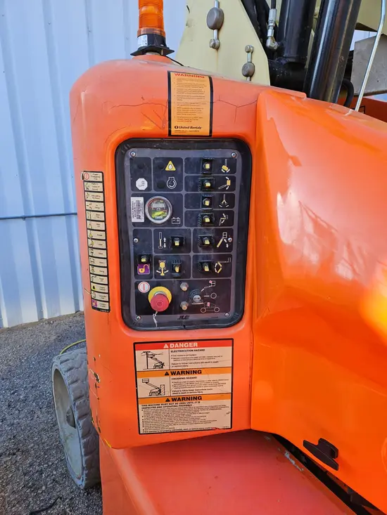 2013 JLG E400AJPN Articulating Boom Lift