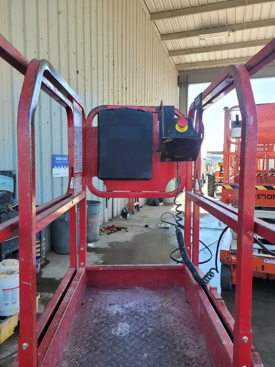 2018 MEC MICRO 19 Scissor Lift