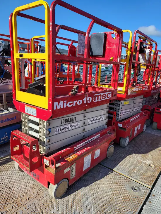 2018 MEC MICRO 19 Scissor Lift