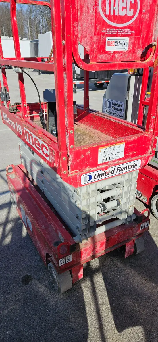 2018 MEC MICRO 19 Scissor Lift