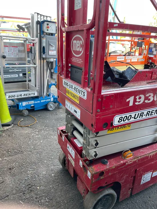 2017 MEC 1930SE Scissor Lift