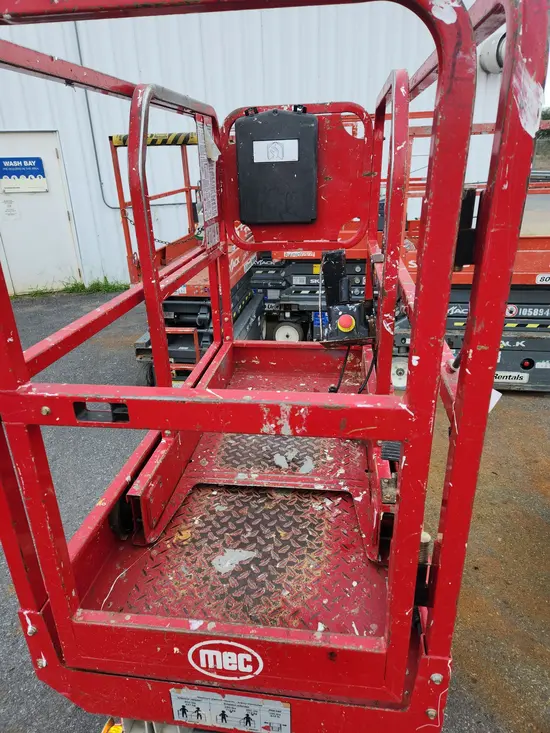 2018 MEC MICRO 19 Scissor Lift