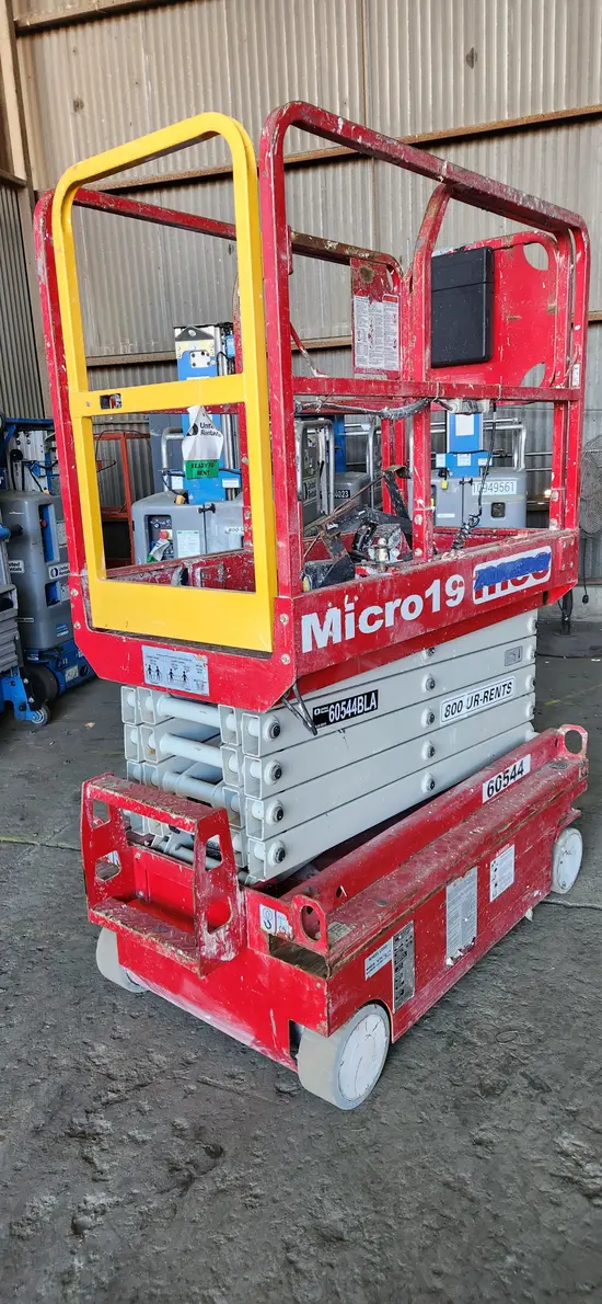 2018 MEC MICRO 19 Scissor Lift
