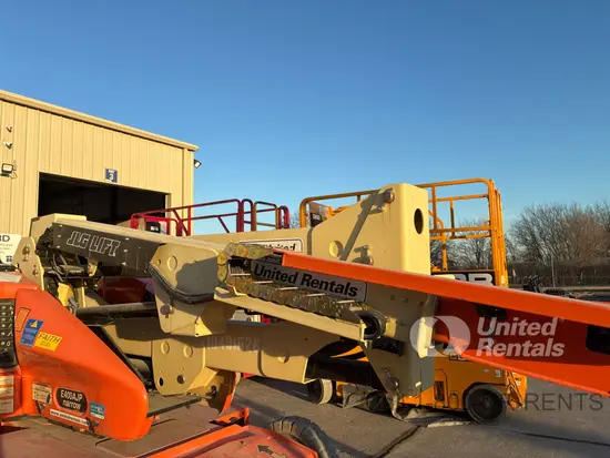 2016 JLG E400AJPN Articulating Boom Lift