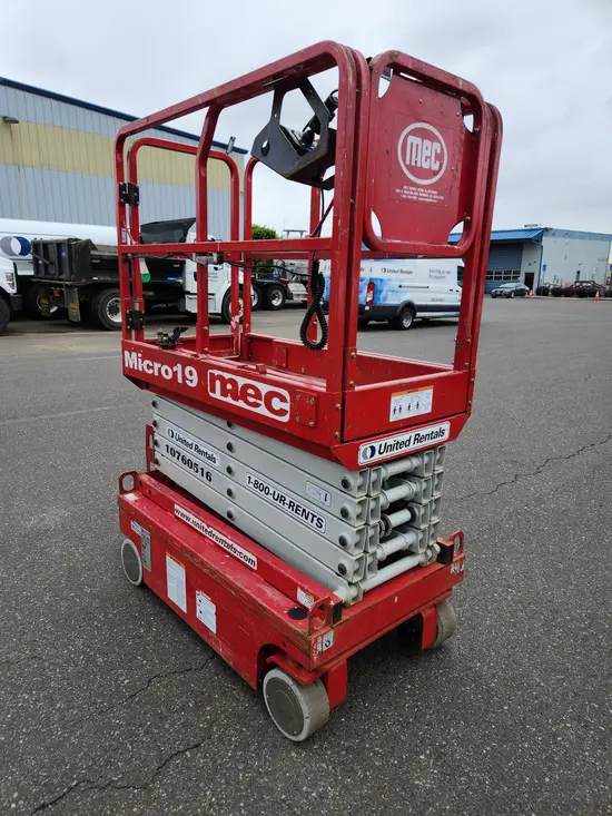 2018 MEC MICRO 19 Scissor Lift
