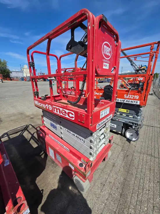 2019 MEC MICRO 19 Scissor Lift