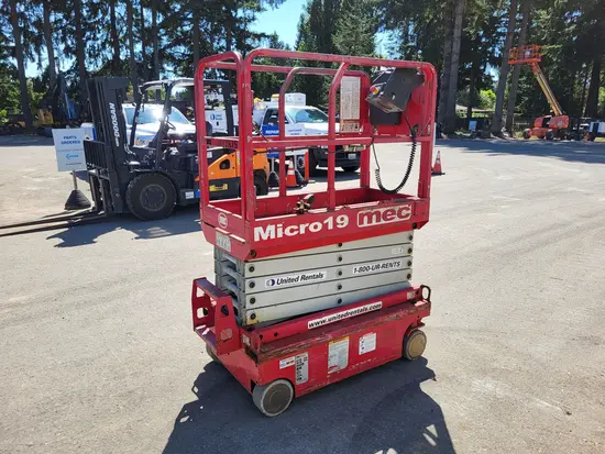 2018 MEC MICRO 19 Scissor Lift