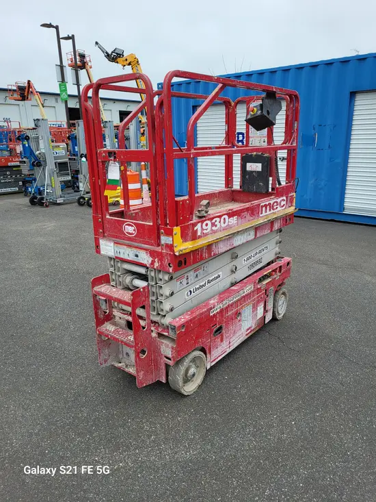 2017 MEC 1930SE Scissor Lift
