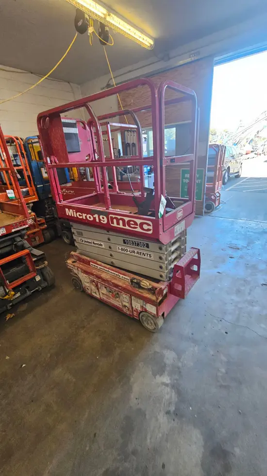 2018 MEC MICRO 19 Scissor Lift