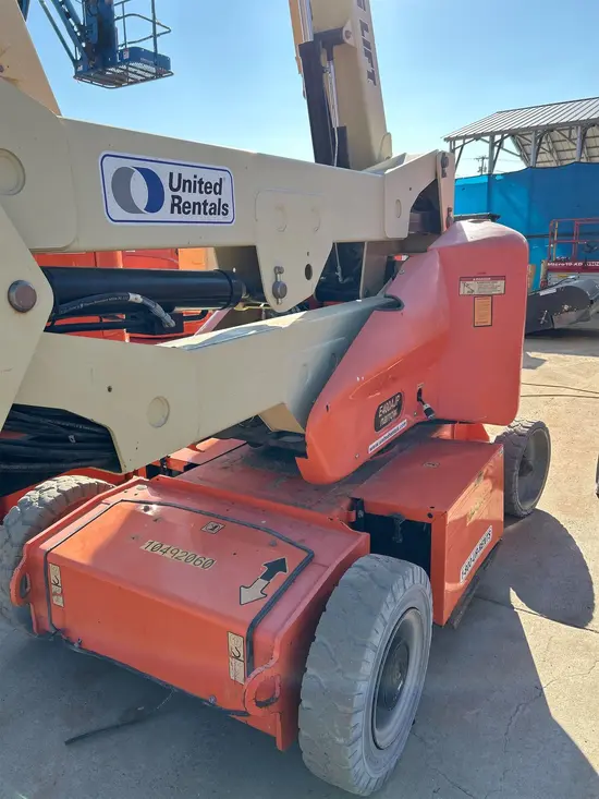 2016 JLG E400AJPN Articulating Boom Lift