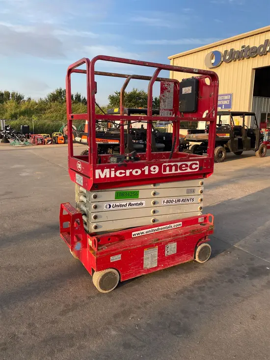 2018 MEC MICRO 19 Scissor Lift