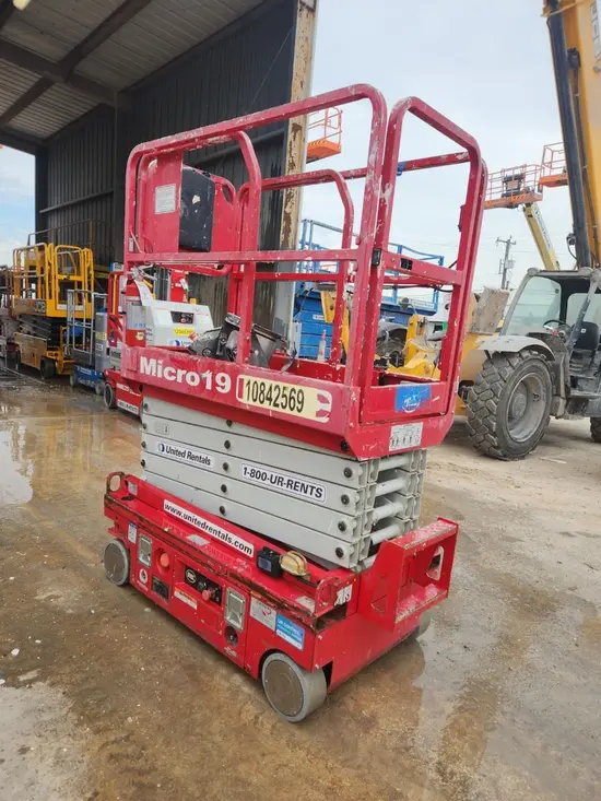 2018 MEC MICRO 19 Scissor Lift
