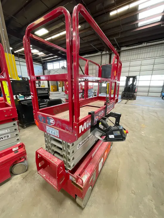 2018 MEC MICRO 19 Scissor Lift