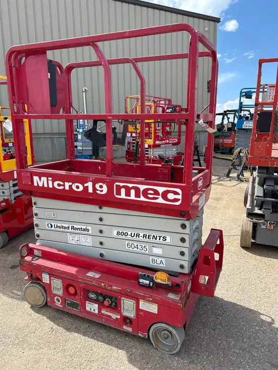 2018 MEC MICRO 19 Scissor Lift