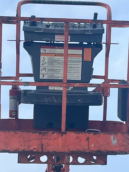 2015 JLG E400AJPN Articulating Boom Lift