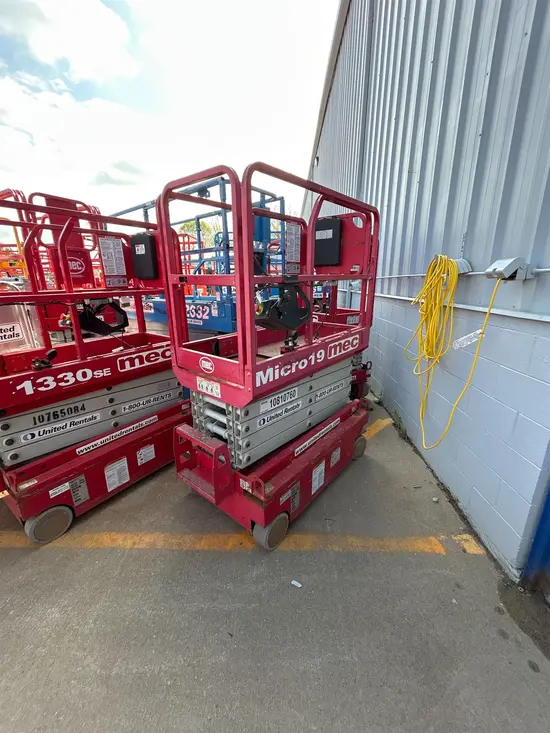 2018 MEC MICRO 19 Scissor Lift