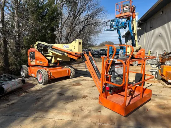 2013 JLG E450AJ Articulating Boom Lift