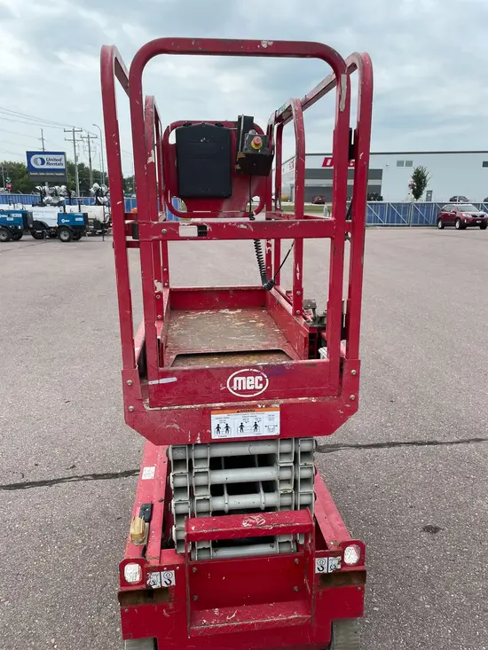 2018 MEC MICRO 19 Scissor Lift