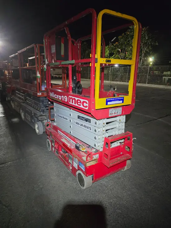 2019 MEC MICRO 19 Scissor Lift