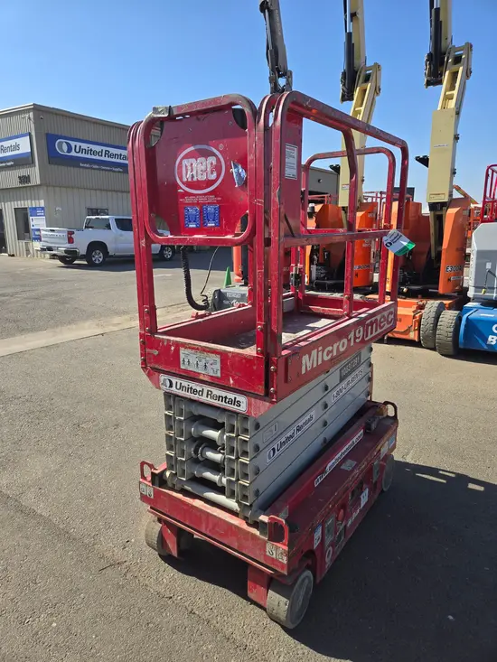 2018 MEC MICRO 19 Scissor Lift