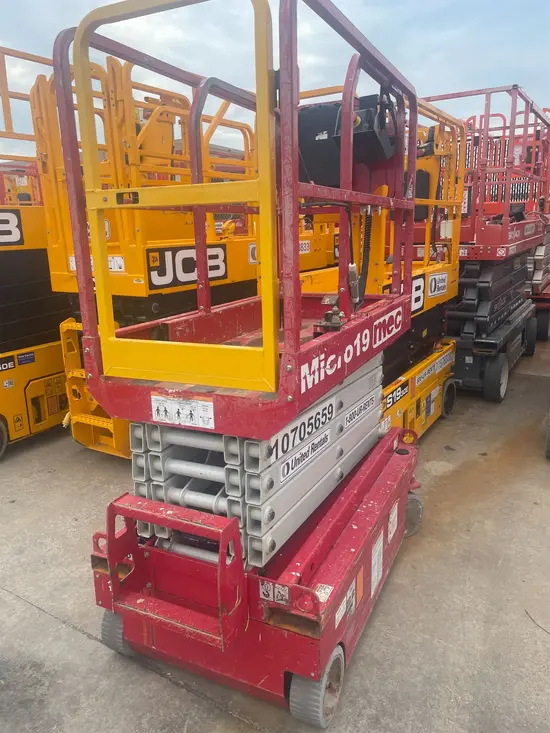 2018 MEC MICRO 19 Scissor Lift