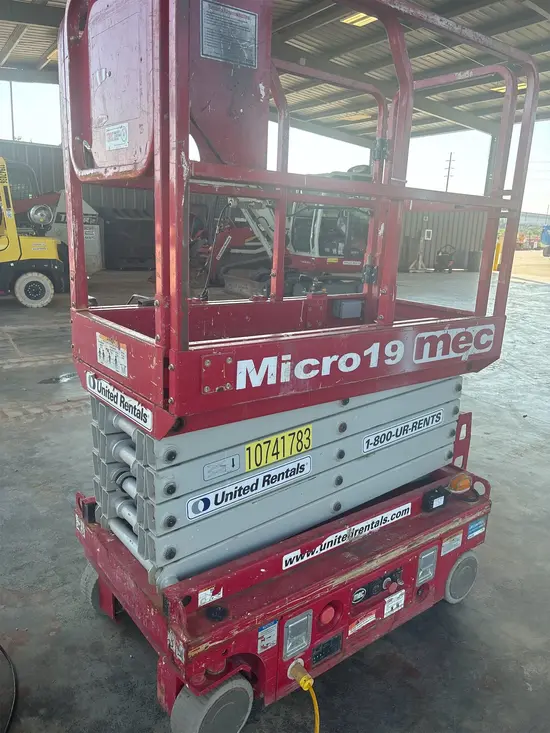 2018 MEC MICRO 19 Scissor Lift