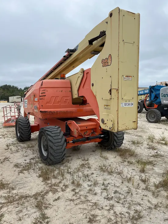 2013 JLG 800AJ Articulating Boom Lift